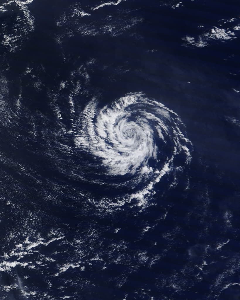 Typhoon Dolphin Hits Japan and Heads Toward Eastern China - Image 3