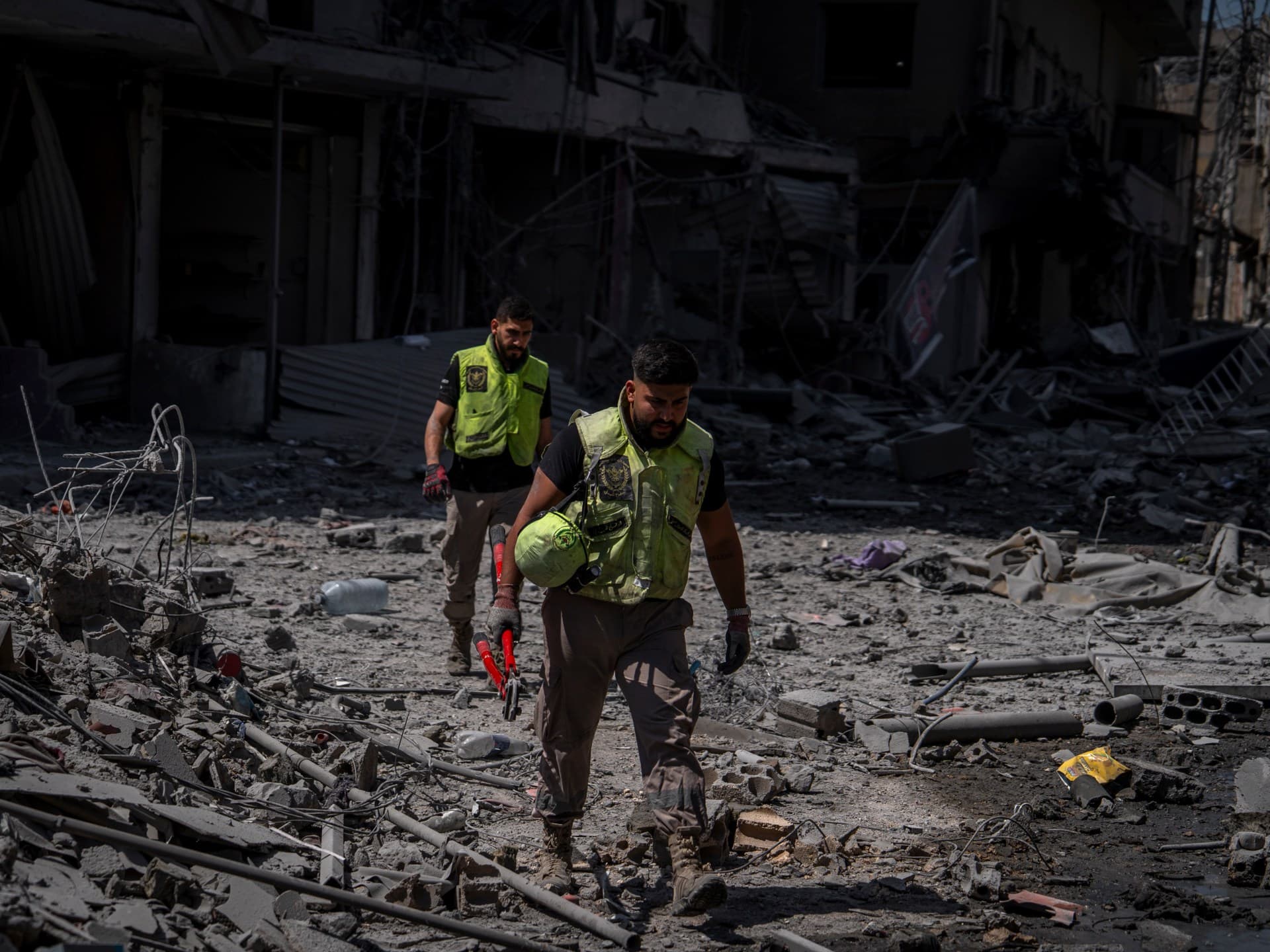Israeli Attacks Wound Eight in Lebanon Despite Ongoing Rome Talks - Image 2