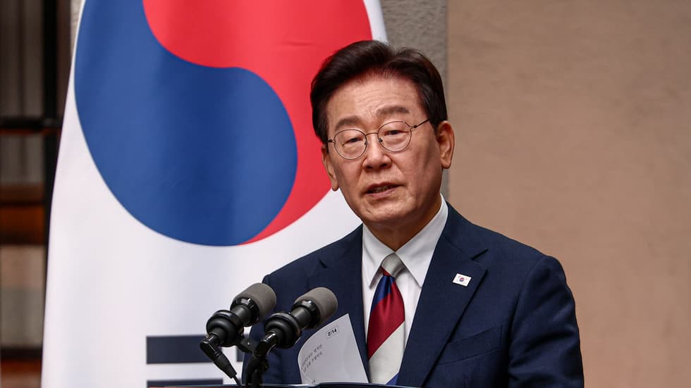 South Korea Proposes Formal Dialogue with North Korea to End Decades-Old War - Image 1