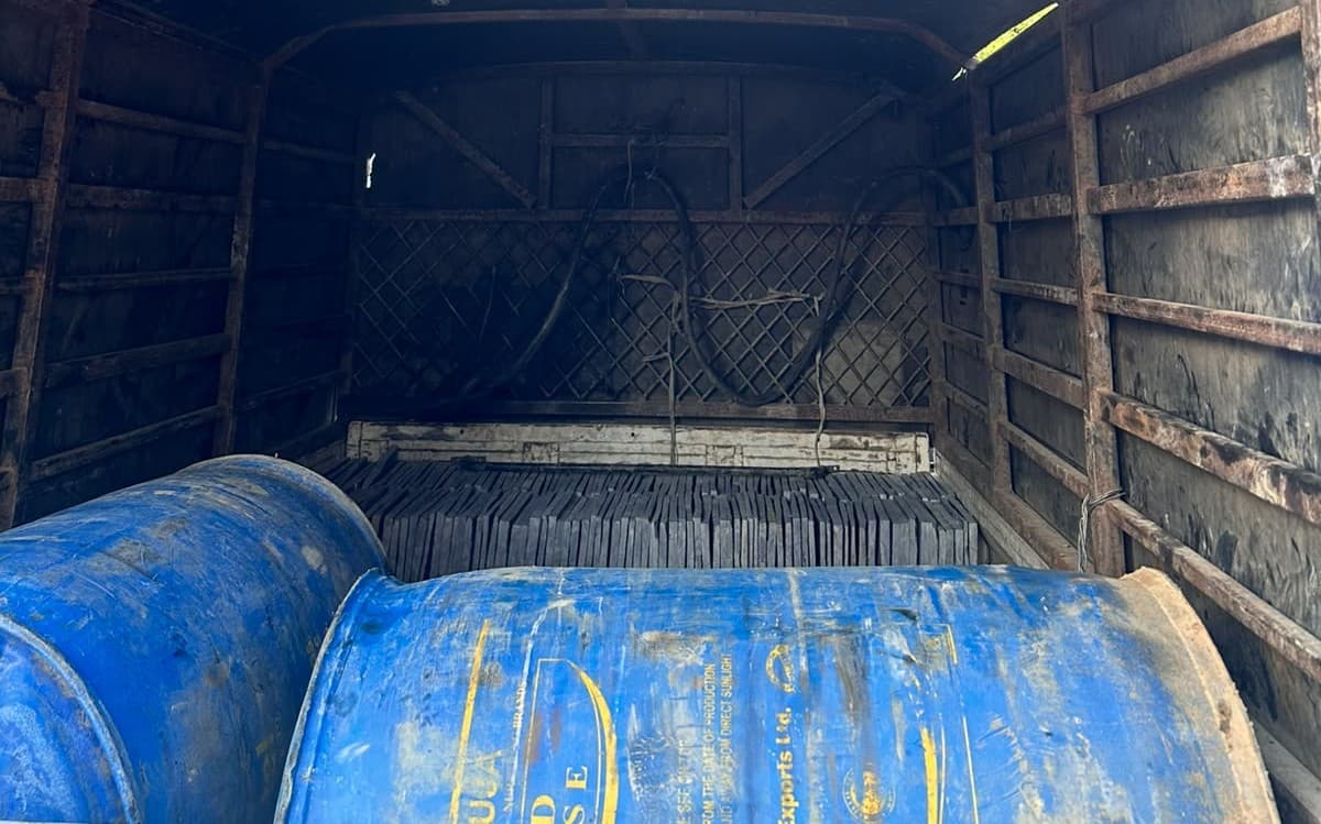 अवैध स्लेट ढुंगा ओसारपसार गर्ने पिकअप नियन्त्रणमा, १० हजार रुपैयाँ जरिवाना - Image 1