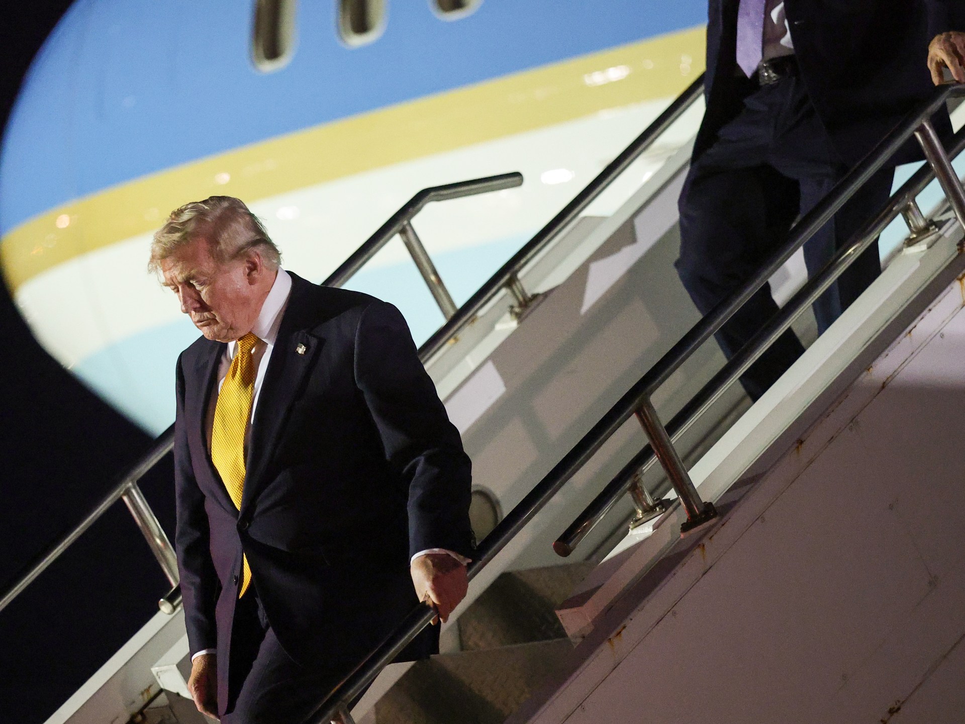 Trump Reveals Secret Plane Swap Amid Iran Threat Assessment - Image 1