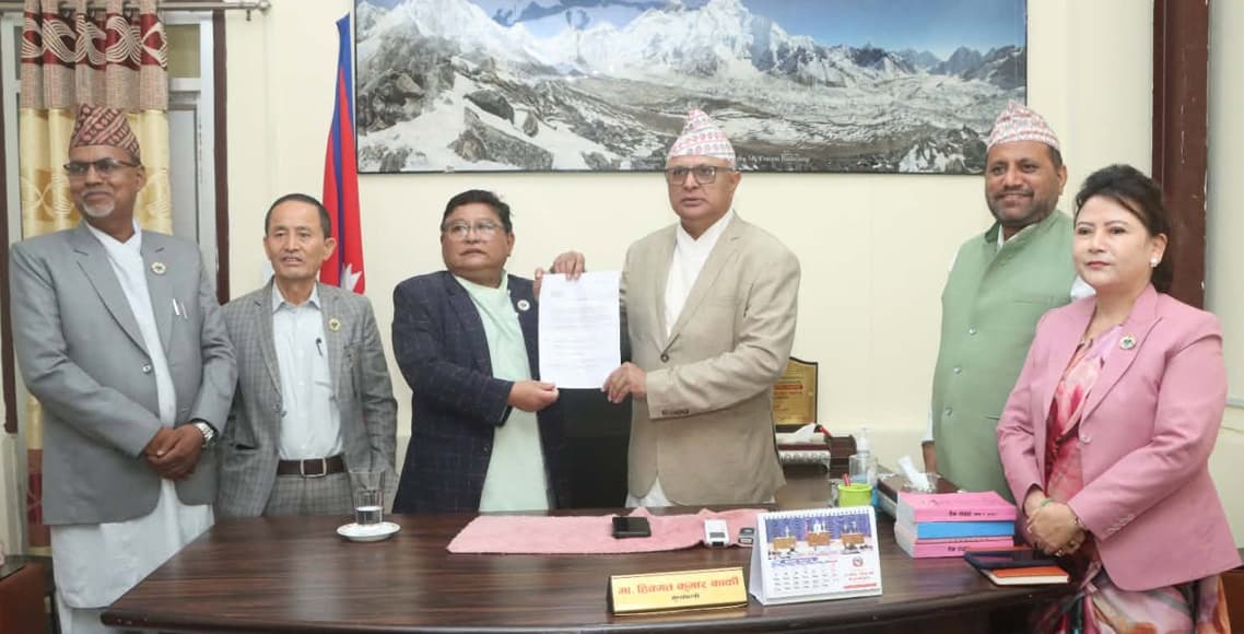 कोसी सरकारबाट कांग्रेस बाहिरियो, एमाले–नेकपाबीच नयाँ सत्ता समीकरणको तयारी - Image 1