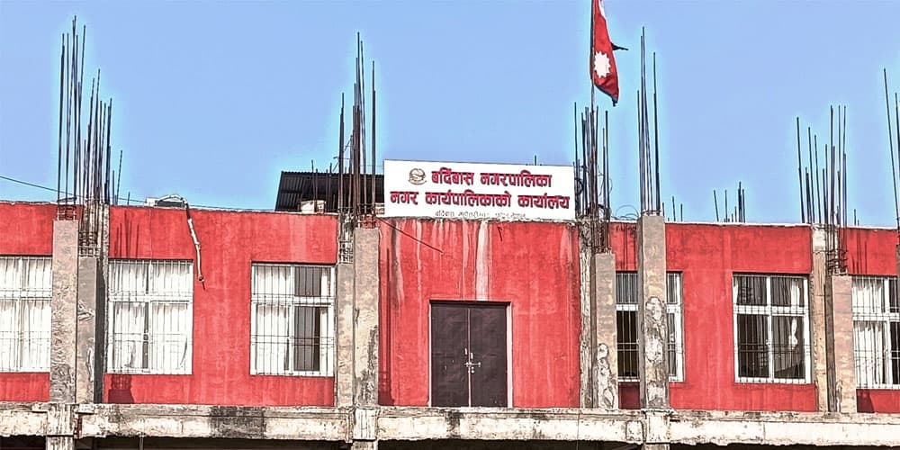 श्रमदानबाट सडक सुरक्षित बनाउन जुटे स्थानीय - Image 60
