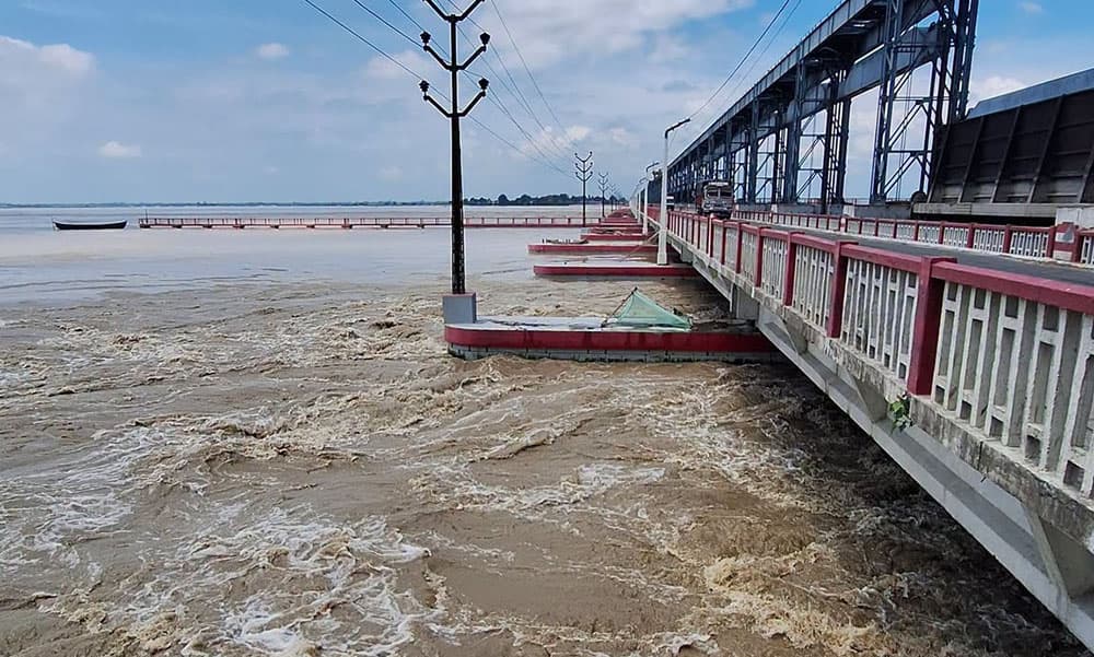 कोशी नदीमा पानीको बहाव बढ्यो, ३४ ढोका खोलियो - Image 1