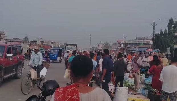 कर्फ्यू हटेसँगै गोलबजारको जनजीवन सामान्य बन्दै - Image 1
