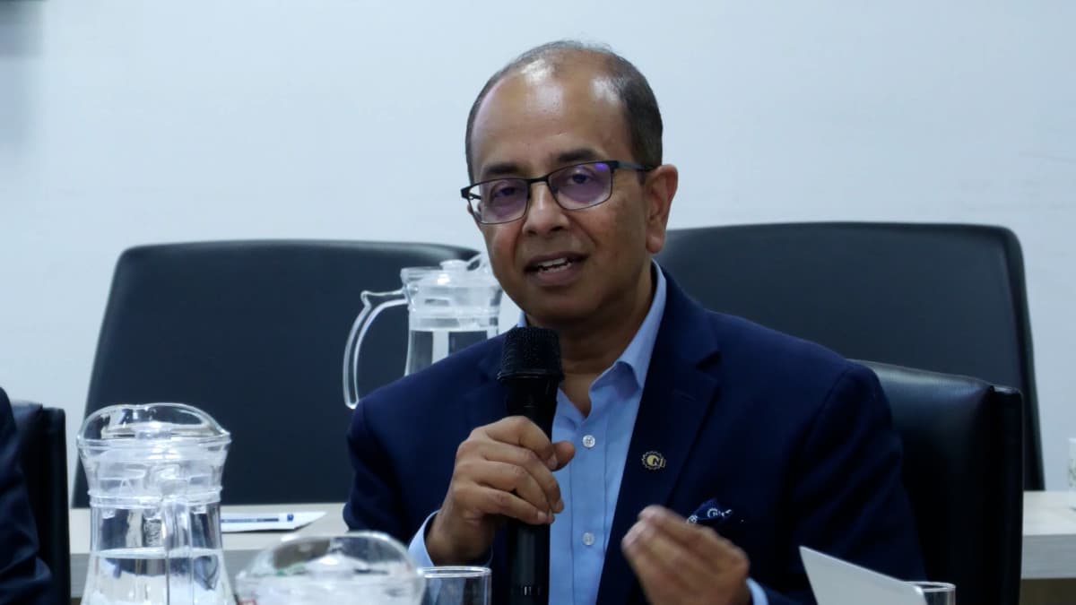 मुलुकमा सुशासन कायम गर्न सबै सरकारी सेवाहरू ‘पेपरलेस’ र ‘फेसलेस’ बनाउन आवश्यकः अध्यक्ष पाण्डे - Image 1