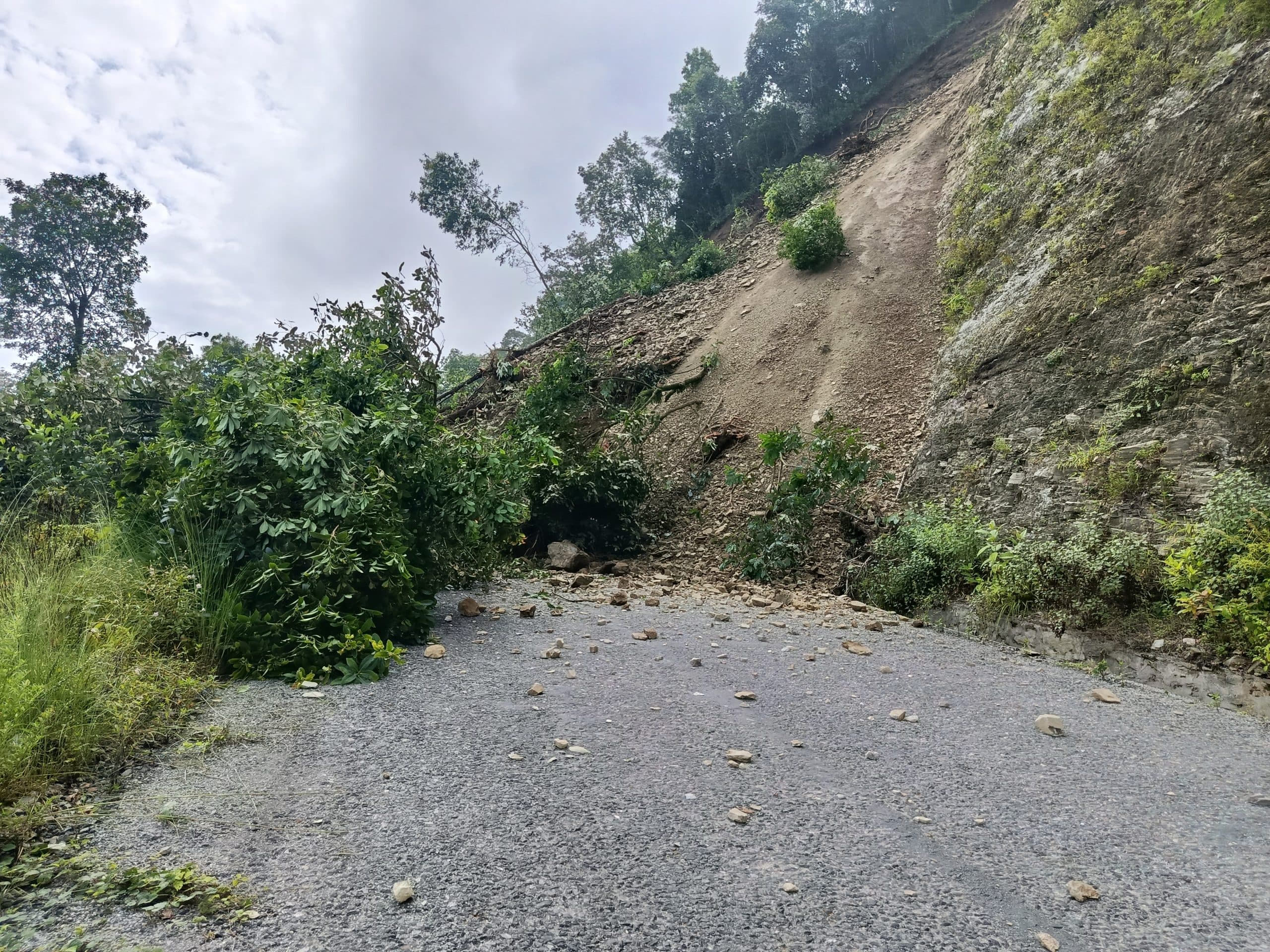 मध्यपहाडी राजमार्गमा राति सवारी आवागमनमा रोक - Image 1