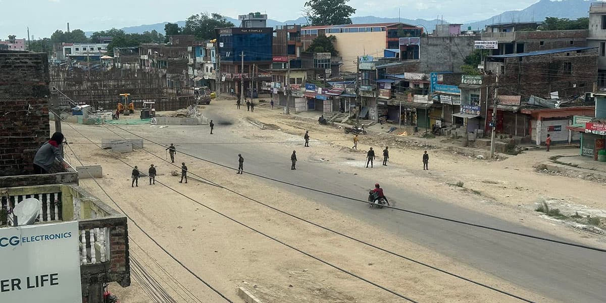 राजविराजमा पनि अनिश्चितकालीन कर्फ्यु, सेना परिचालन - Image 7