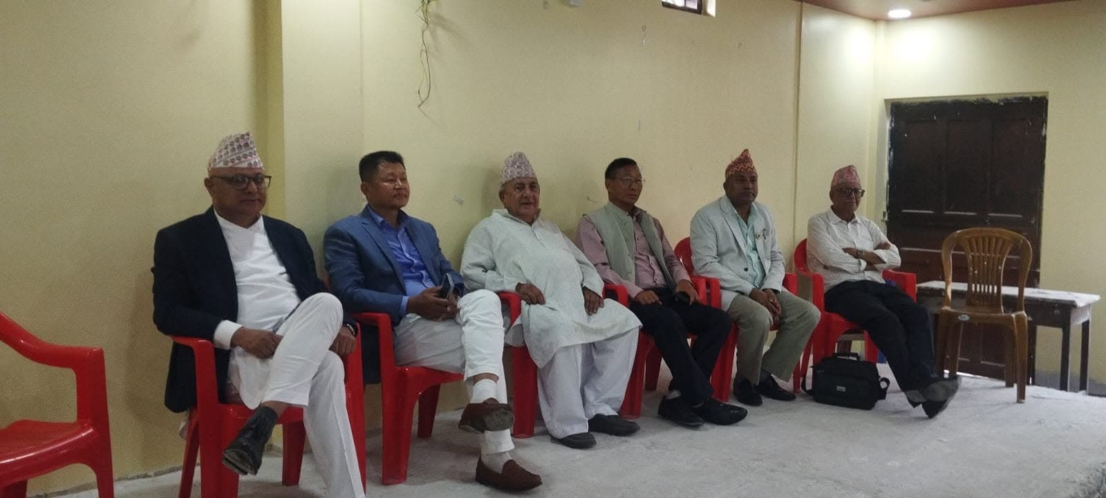 ब्याकगेयरमा ओली : कार्की र थपलियाले नटेरेका ओलीविरुद्ध प्रतिरोध आवाज बन्दै छ बलियो - Image 5