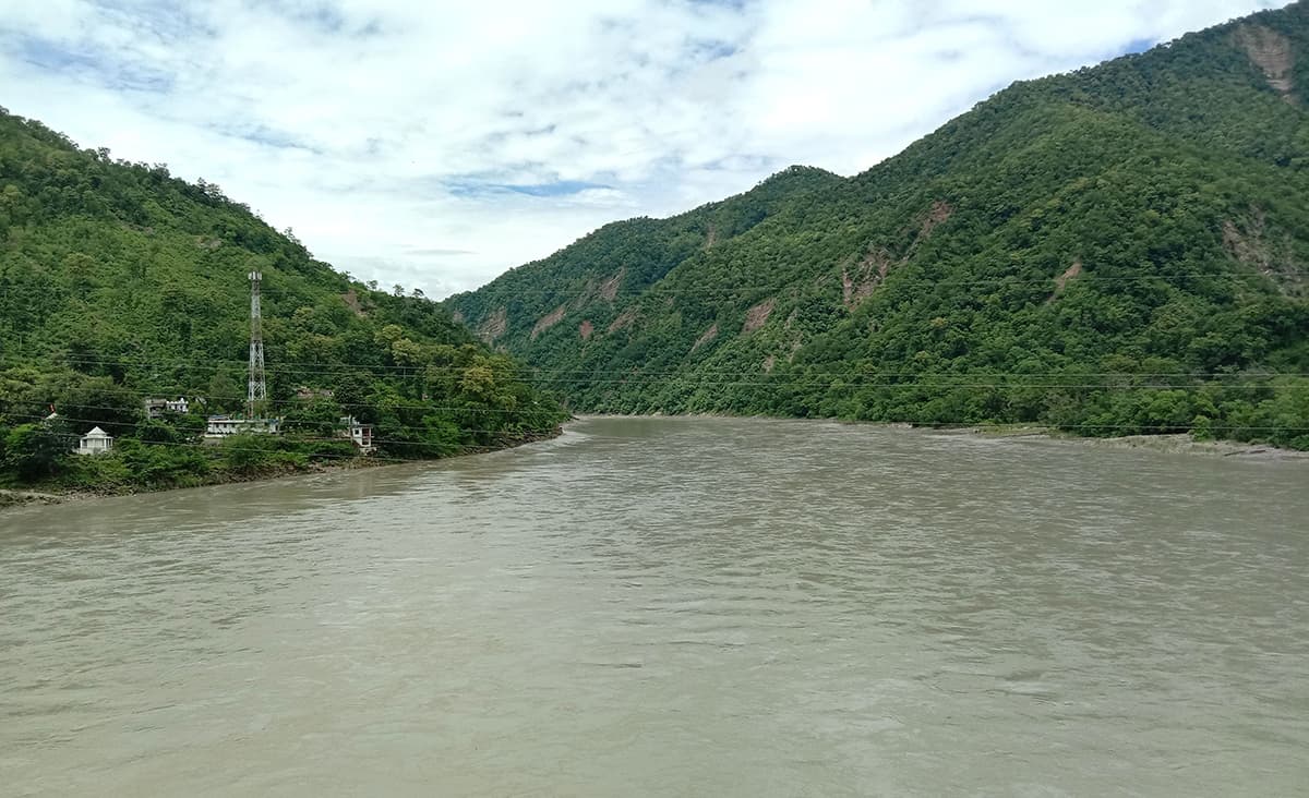 कर्णाली नदीको जलस्तर सतर्कता तहभन्दा माथि, तल्लो तटीय क्षेत्रमा उच्च सतर्कता अपनाउन आग्रह - Image 1
