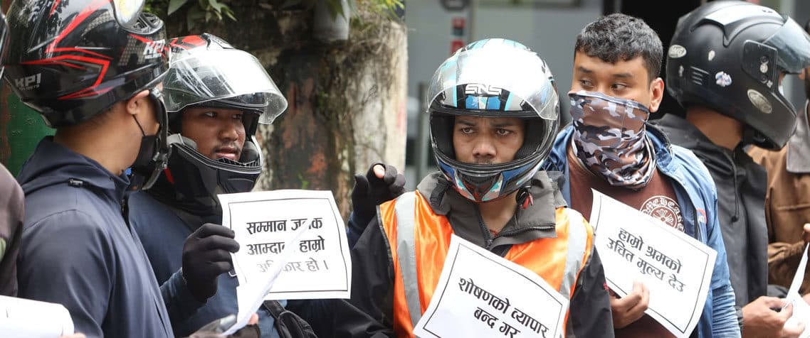 उचित भाडादरको माग गर्दै राइडरको प्रदर्शन - Image 1