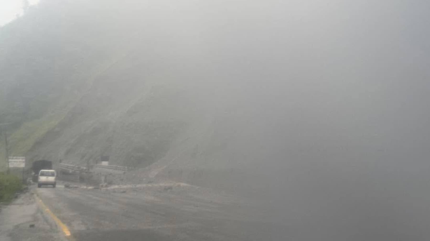 नारायणगढ–मुग्लिन सडकको नाम्सी पुलमा पहिरो, यातायात सेवा प्रभावित - Image 3