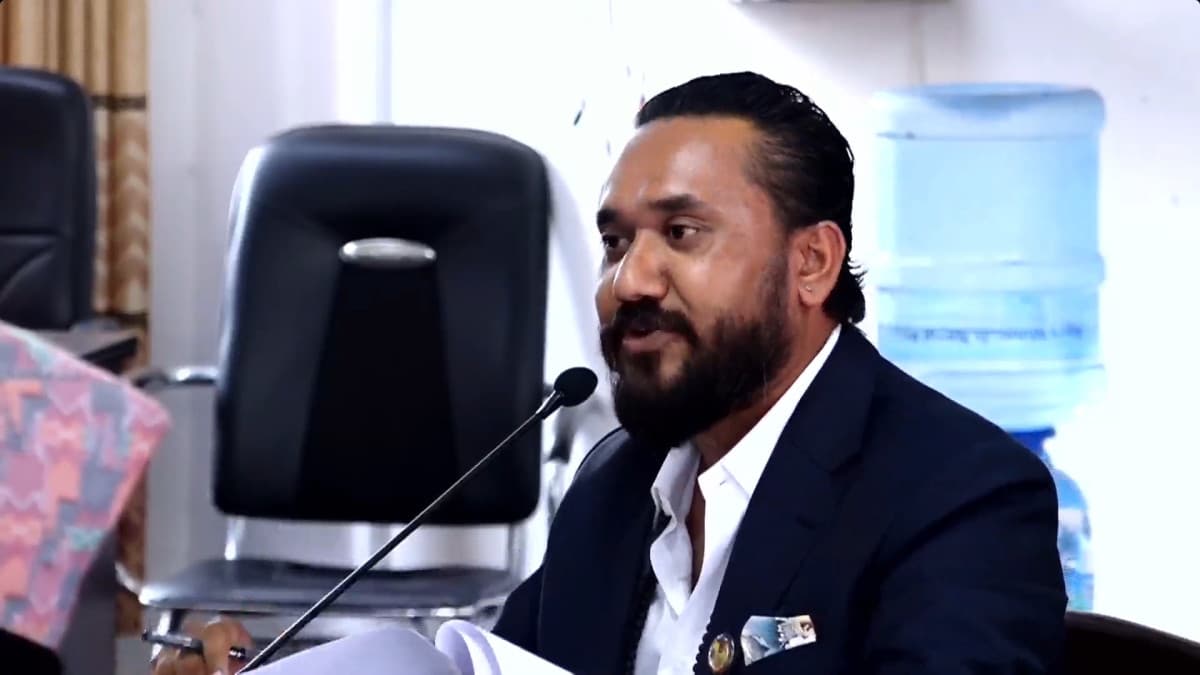 प्रहरी महानिरीक्षक कार्कीलाई रास्वपा सांसद सुनारले सोधेः तपाईंको घरबाट तीन करोड चोरी भएछ, त्यत्रो पैसा कहाँबाट ल्याउनु भयो ? - Image 1