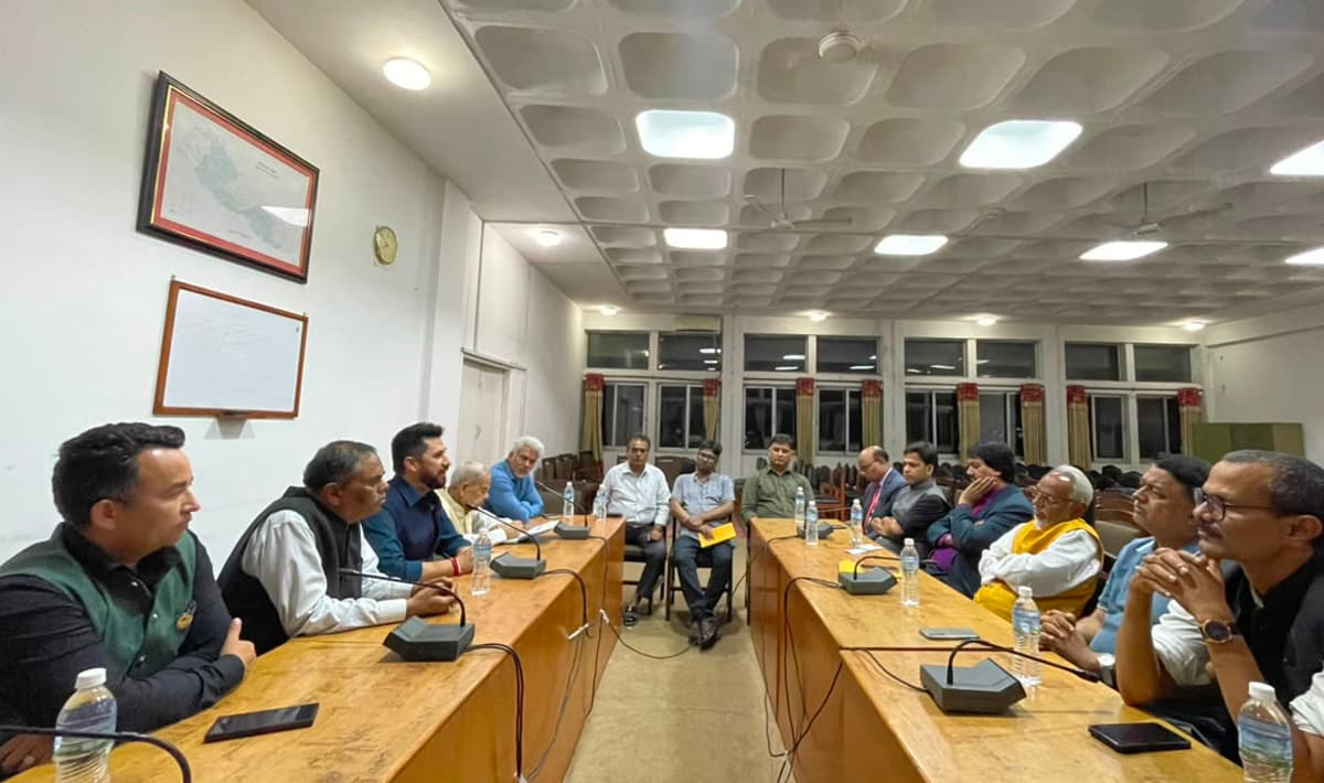 राजविराजमा पनि अनिश्चितकालीन कर्फ्यु, सेना परिचालन - Image 10