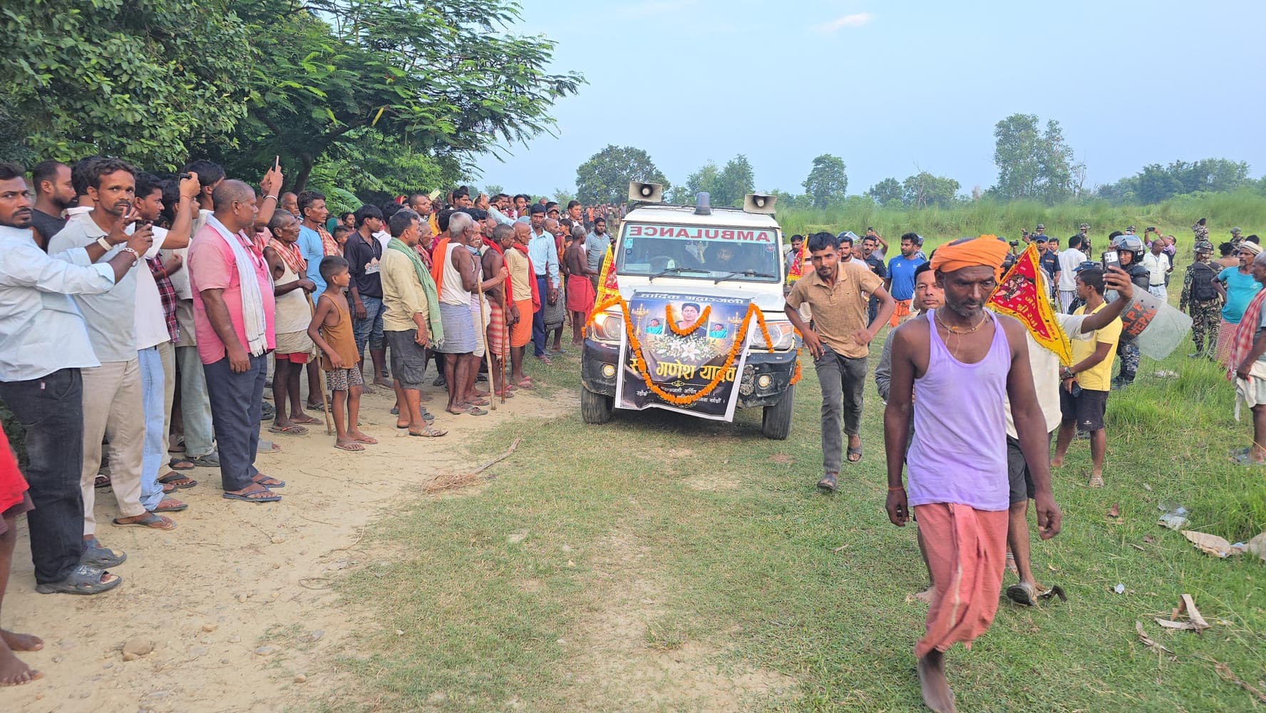 हेलिकोप्टरमार्फत गाउँ पुर्याइयो गणेशको शव - Image 1