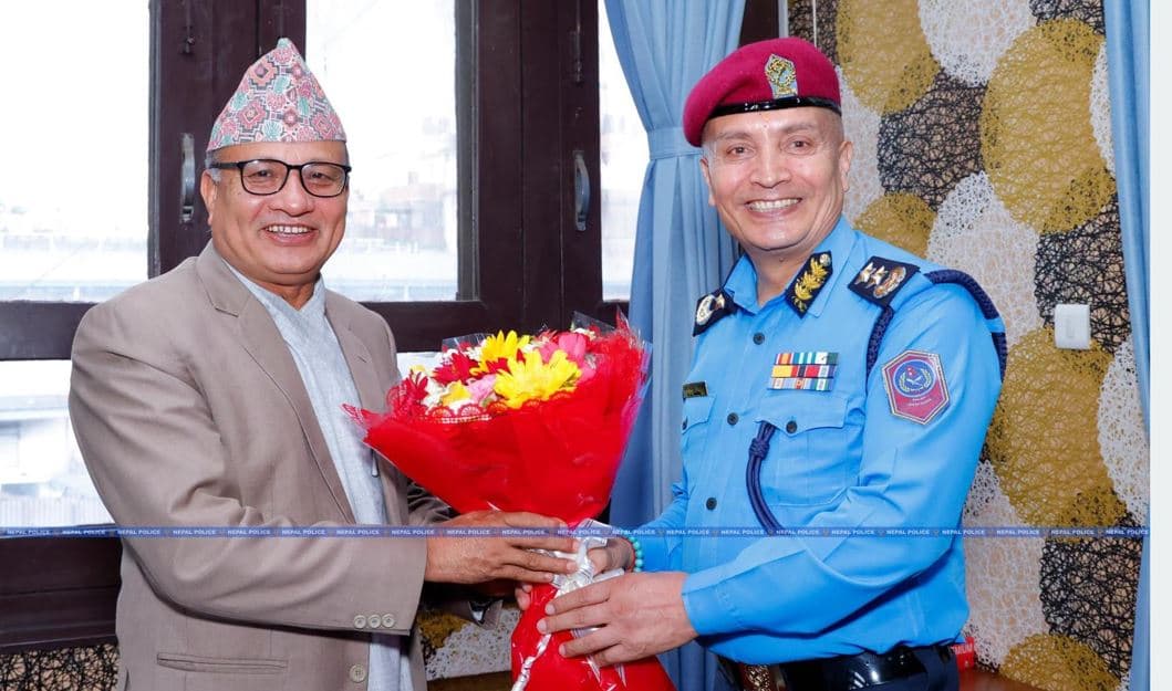 प्रमुख निर्वाचन आयुक्त कार्की र प्रहरी महानिरीक्षक कार्कीबीच भेट : निर्वाचन सुरक्षाबारे छलफल - Image 1